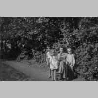 022-0598 Gross Koewe, Herr Edgar Panzer mit seinen Kindern Juergen, Marianne und Ulrich, im Jahre 1943.jpg